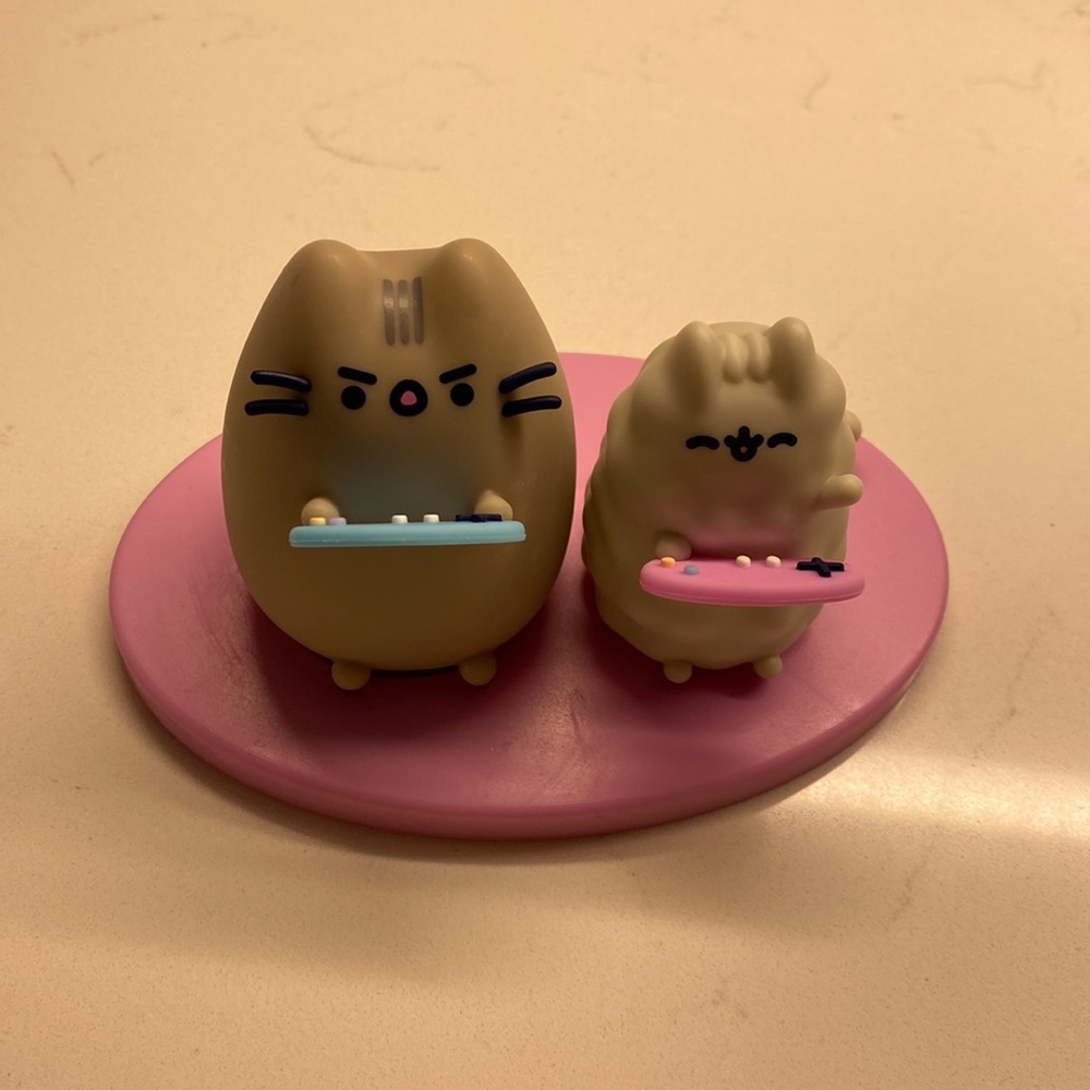 Pusheen box exclusive vinyl figurine! Gaming Pusheen 🎮